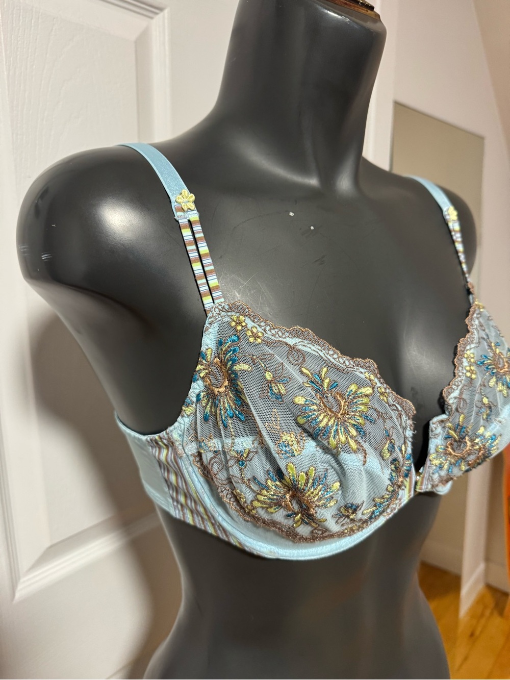 bra - Picture 2 of 5